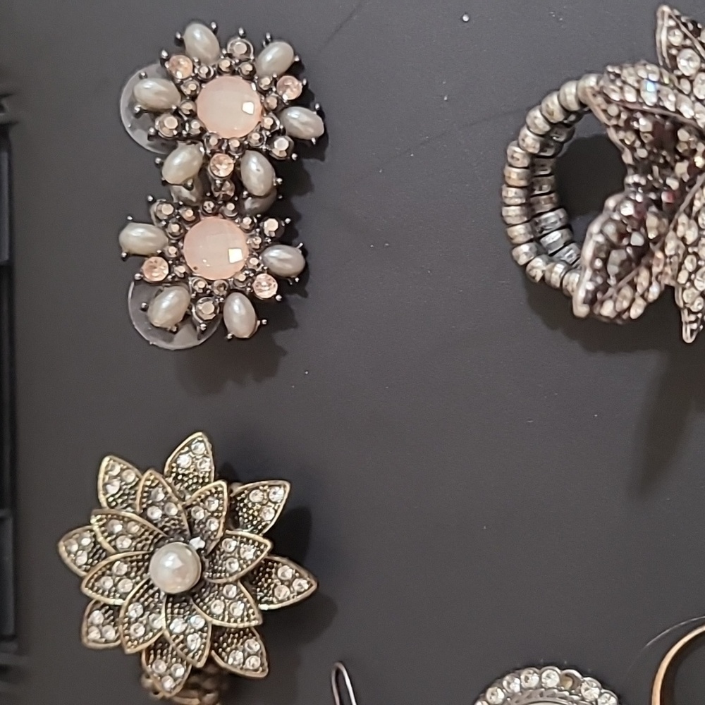 Jewelry - Picture 3 of 4